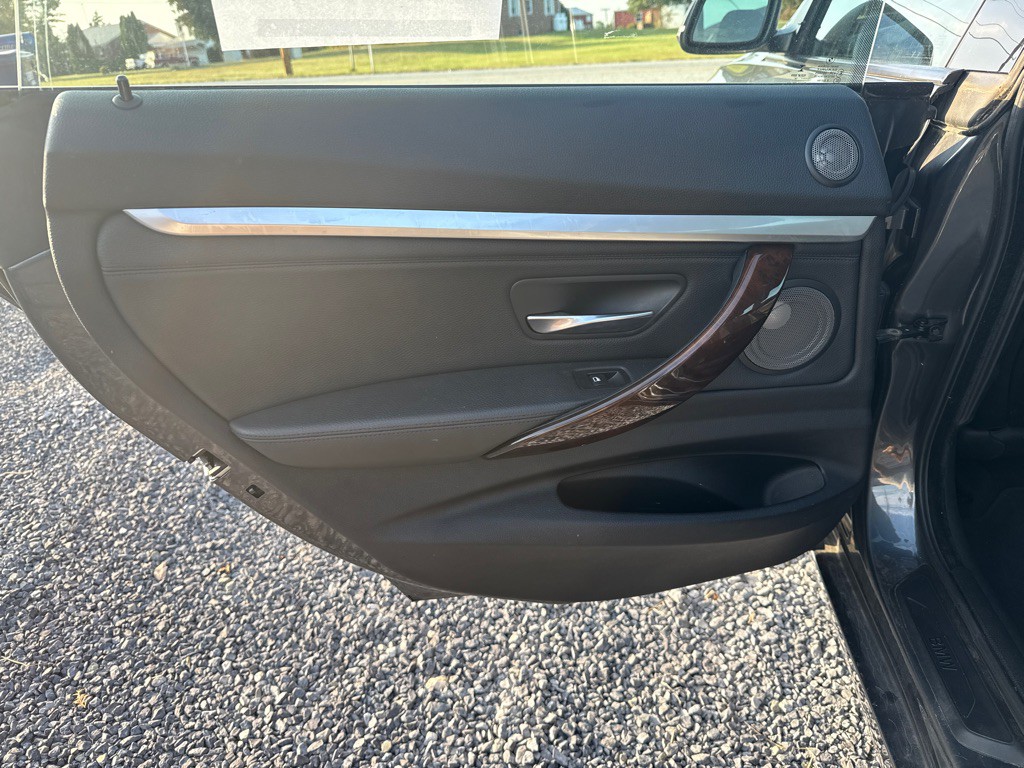 2014 BMW 3 Series Image 9