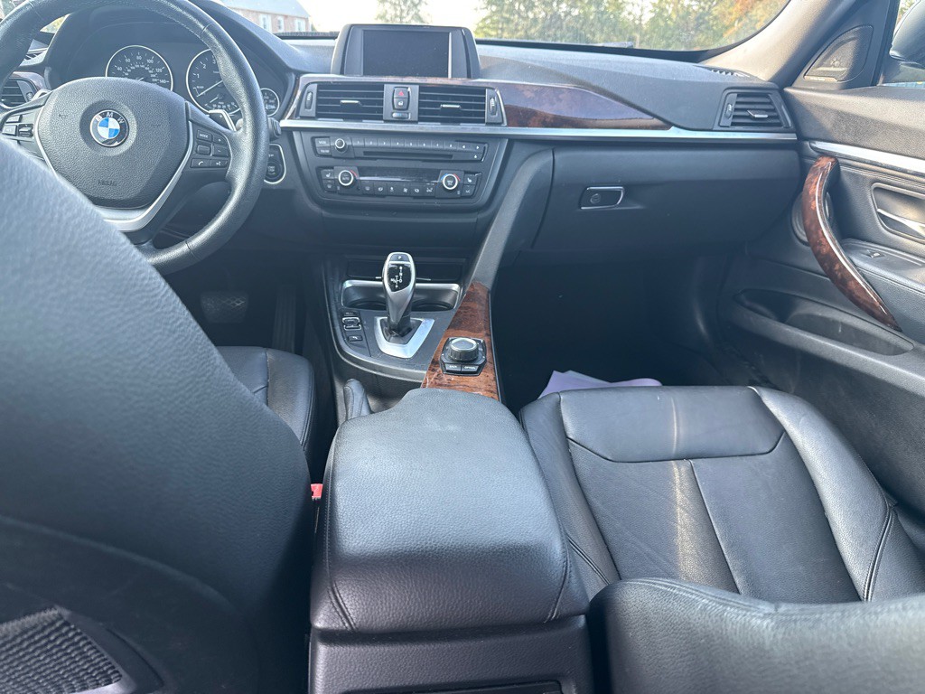 2014 BMW 3 Series Image 11