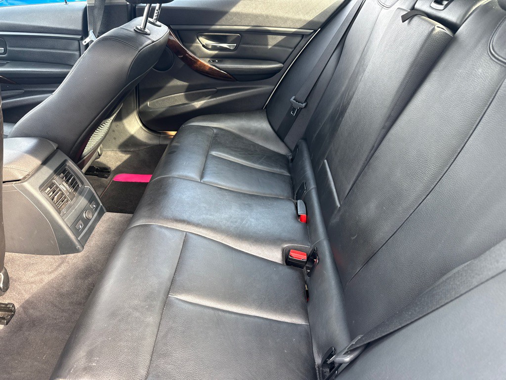 2014 BMW 3 Series Image 10