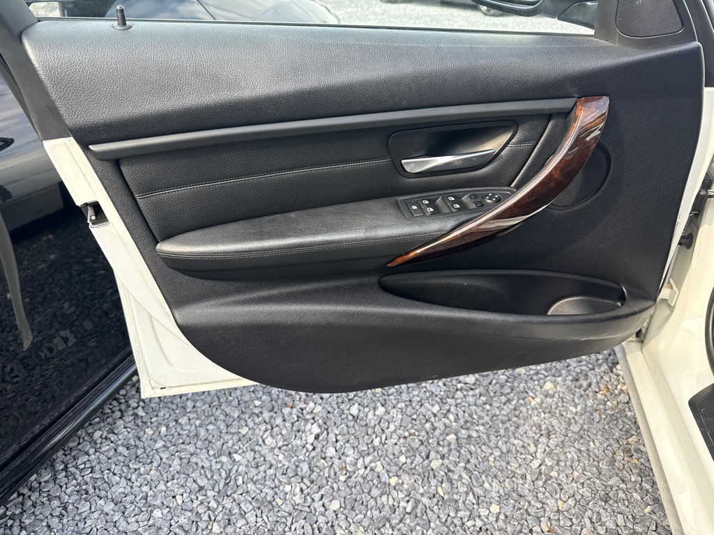 2014 BMW 3 Series Image 4