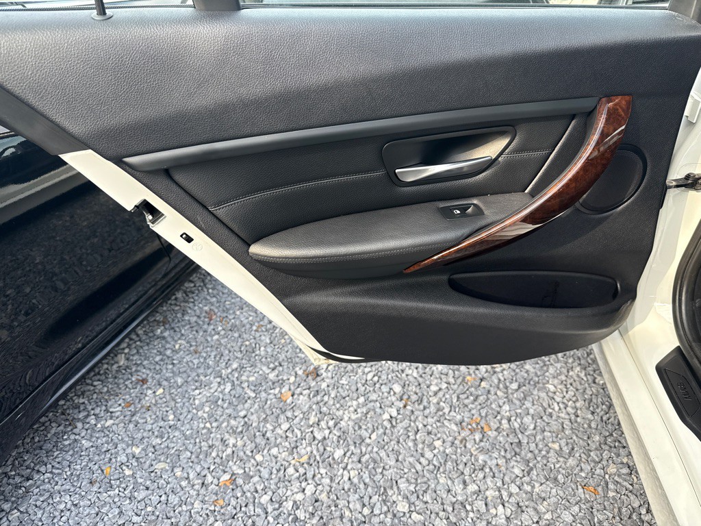 2014 BMW 3 Series Image 8