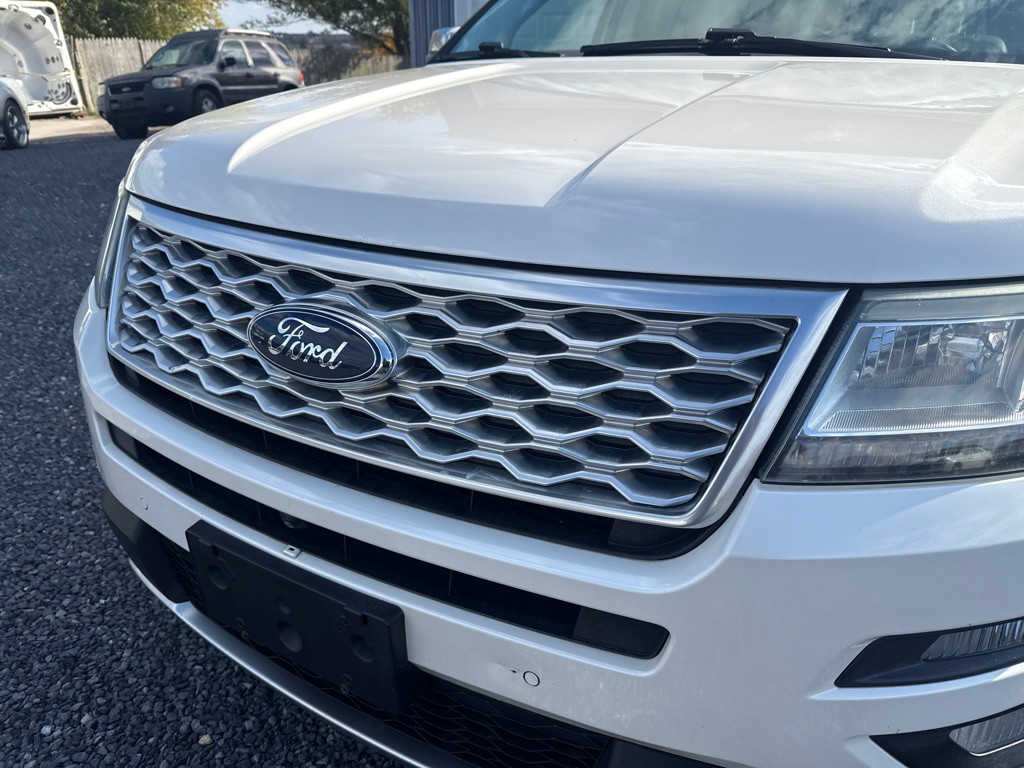 2016 Ford Explorer Image 2