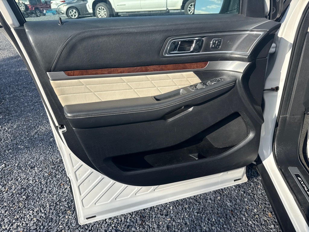 2016 Ford Explorer Image 4