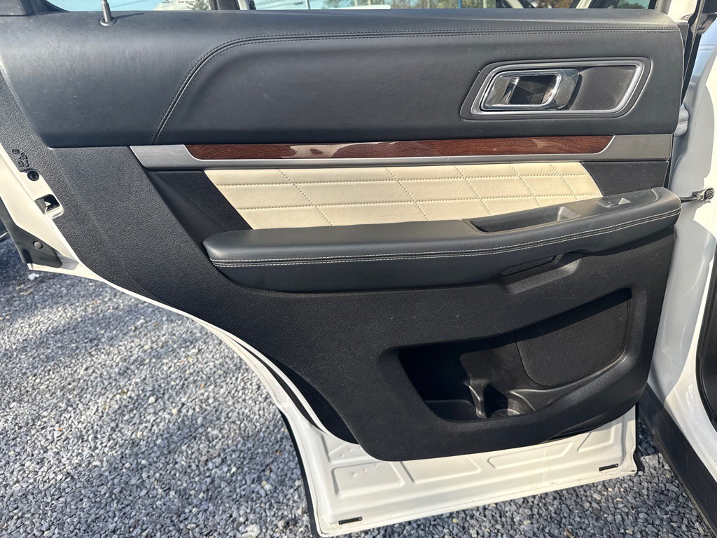 2016 Ford Explorer Image 14