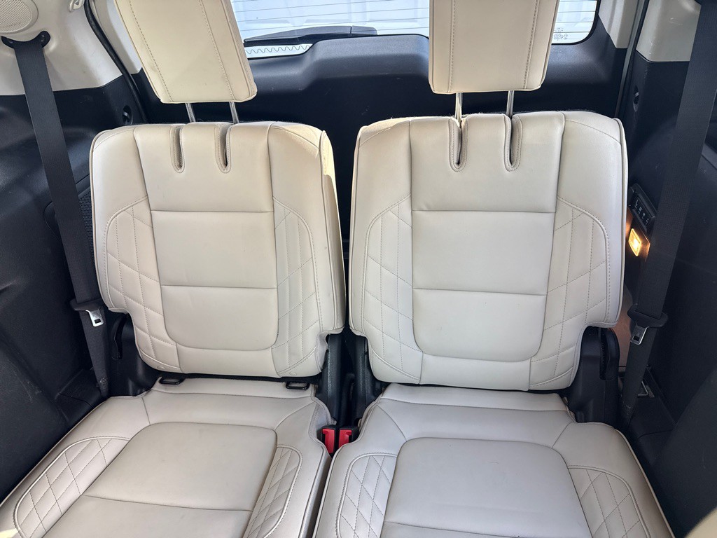 2016 Ford Explorer Image 18