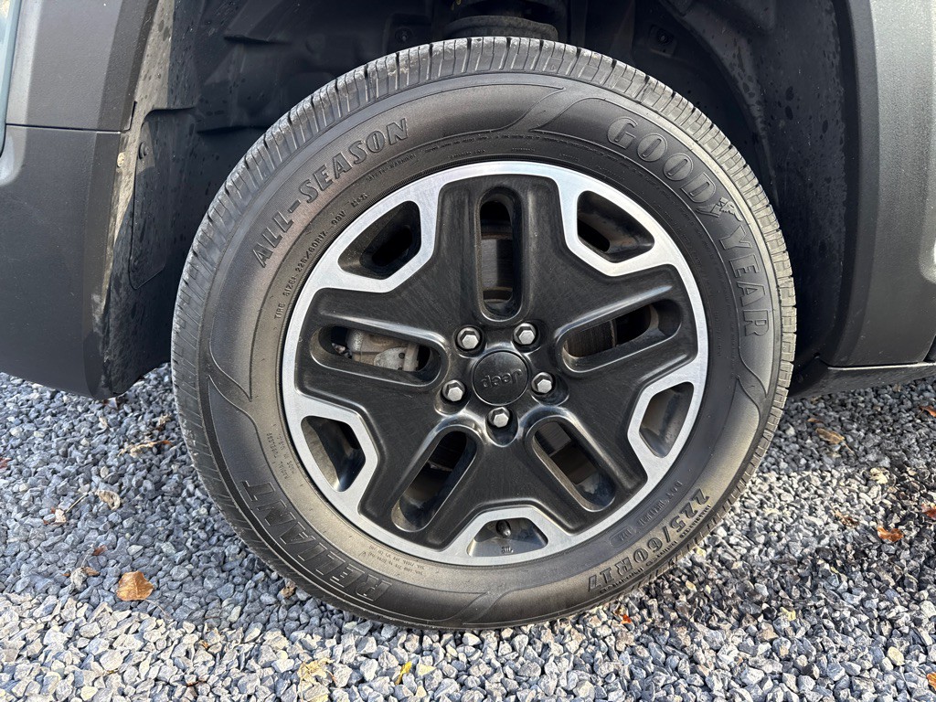 2016 Jeep Renegade Image 2