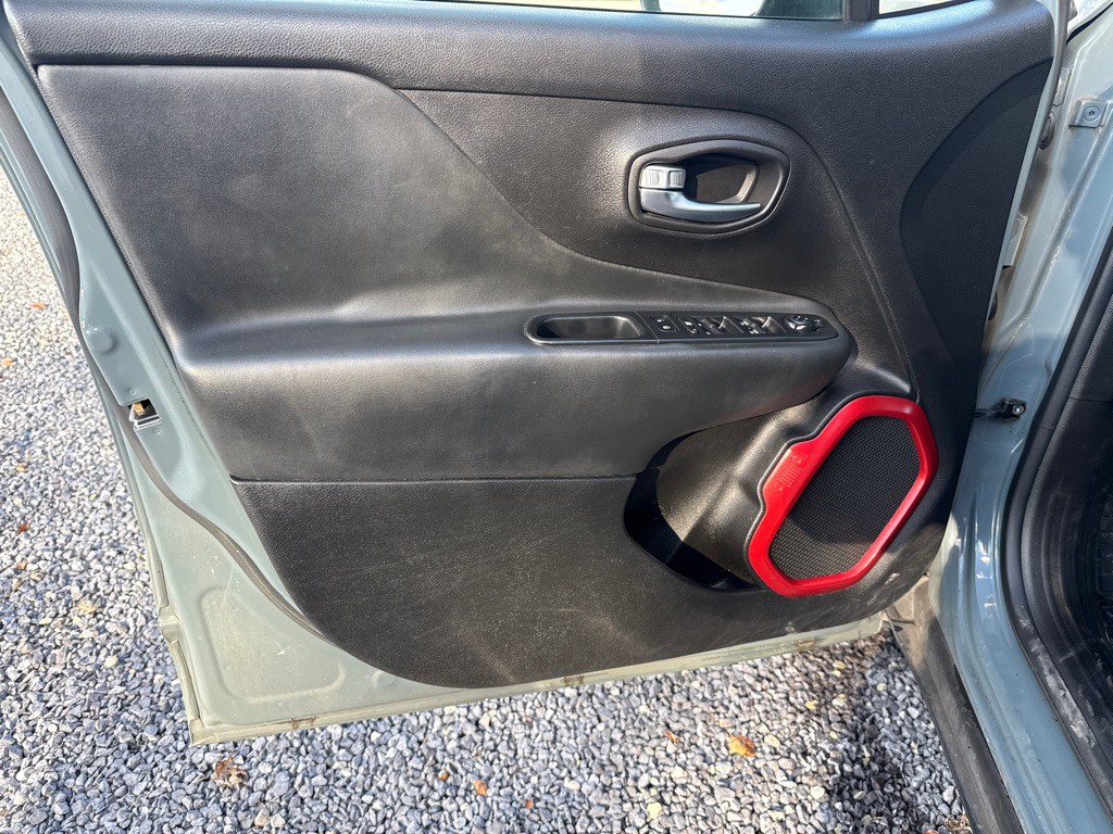 2016 Jeep Renegade Image 5