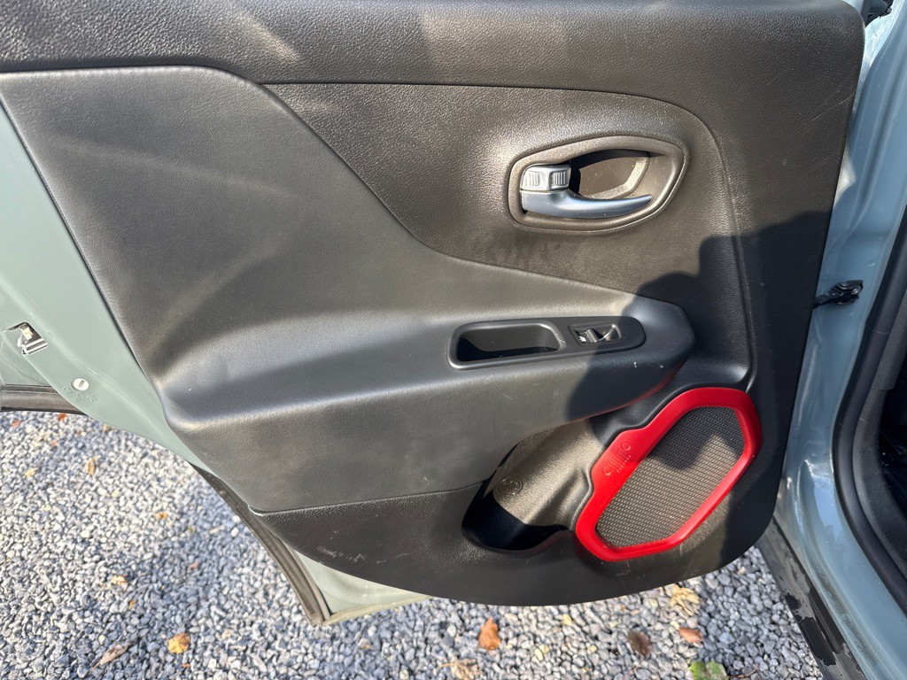 2016 Jeep Renegade Image 10