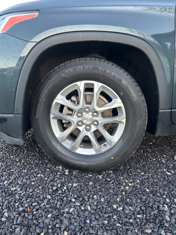 2018 Chevrolet Traverse Image 2