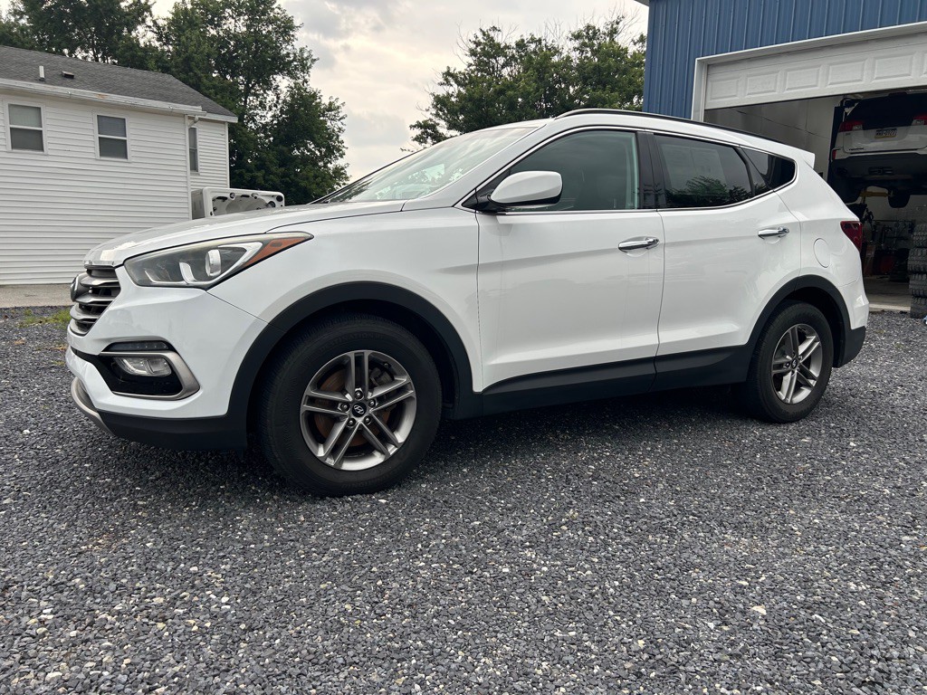 2017 Hyundai Santa Fe Image 2