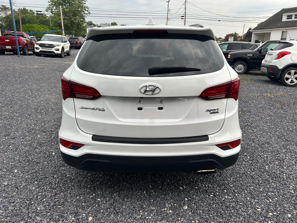 2017 Hyundai Santa Fe Image 4