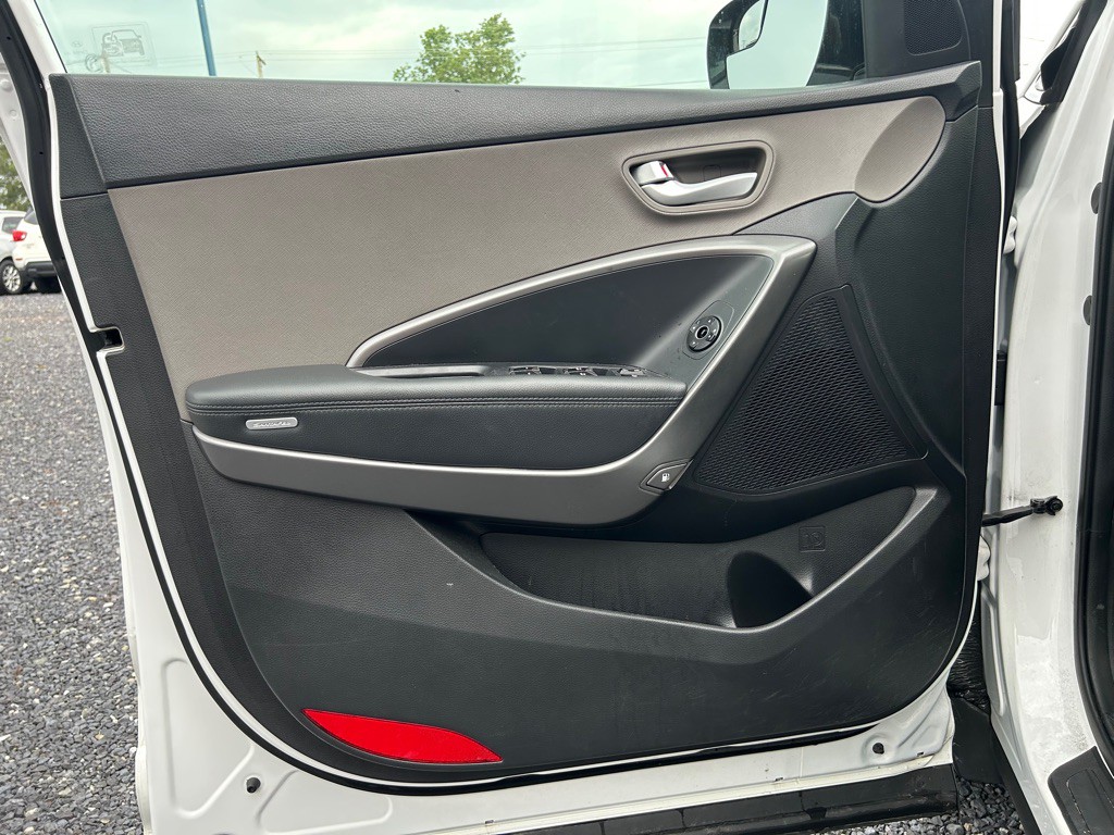 2017 Hyundai Santa Fe Image 8