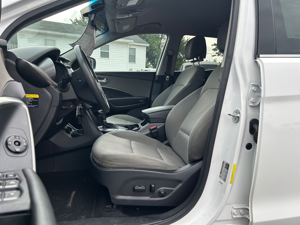 2017 Hyundai Santa Fe Image 9