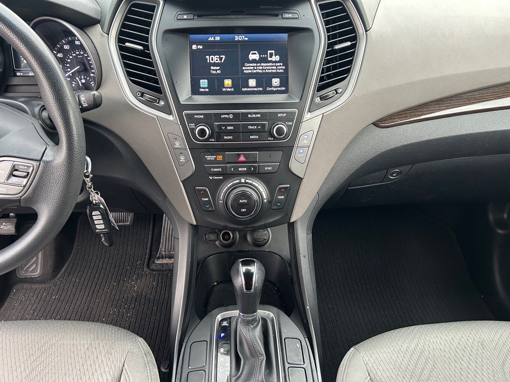 2017 Hyundai Santa Fe Image 12