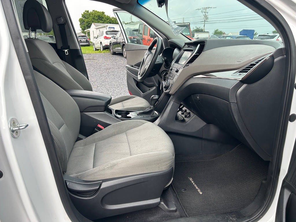 2017 Hyundai Santa Fe Image 13