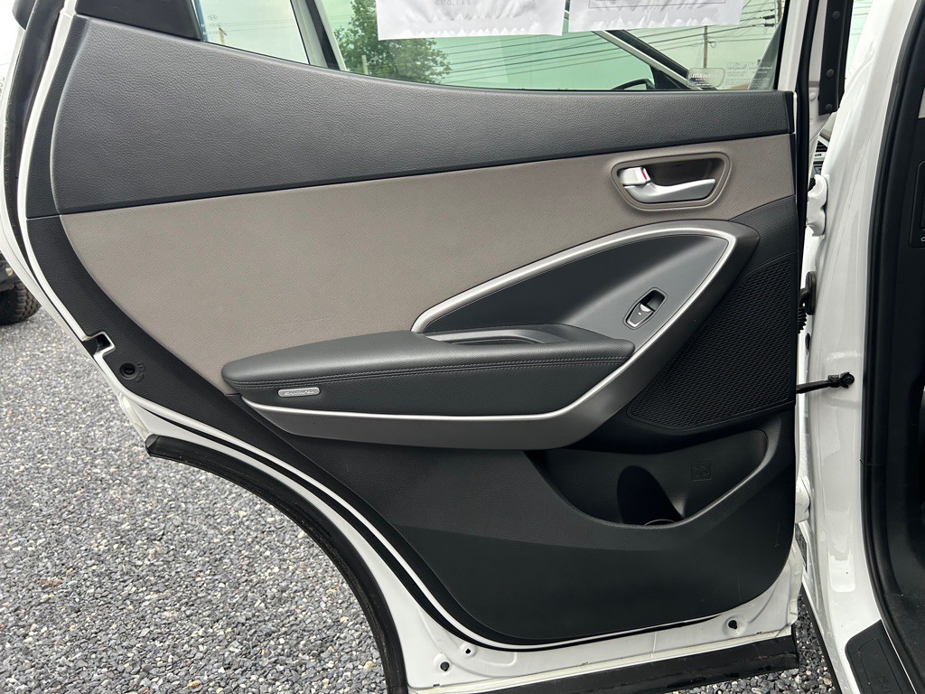 2017 Hyundai Santa Fe Image 14
