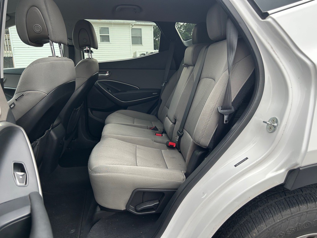 2017 Hyundai Santa Fe Image 15