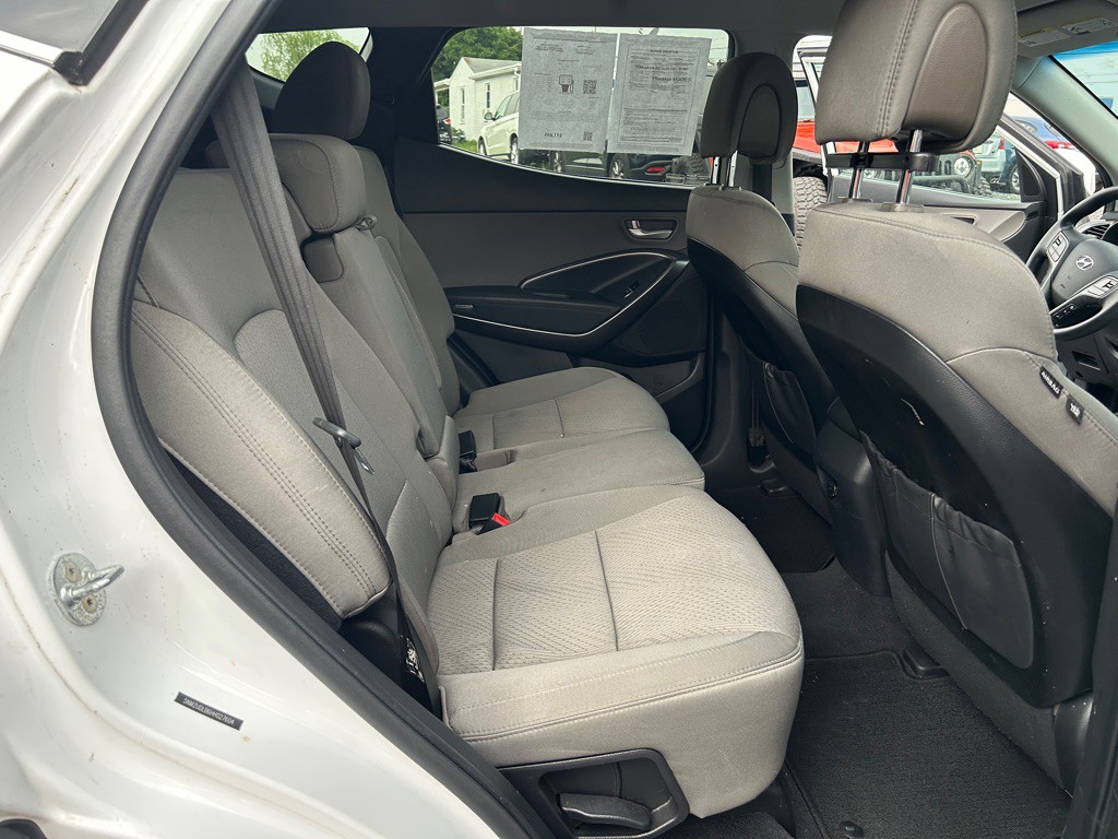 2017 Hyundai Santa Fe Image 16