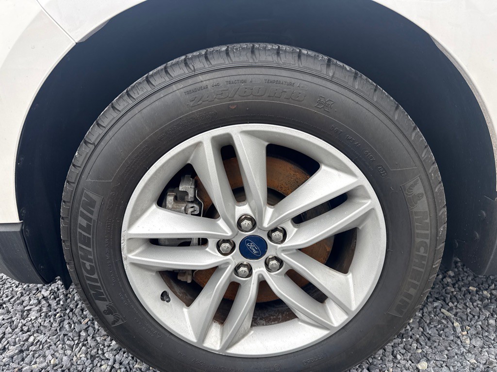 2017 Ford Edge Image 2