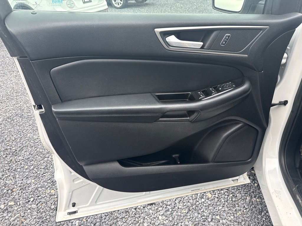 2017 Ford Edge Image 4