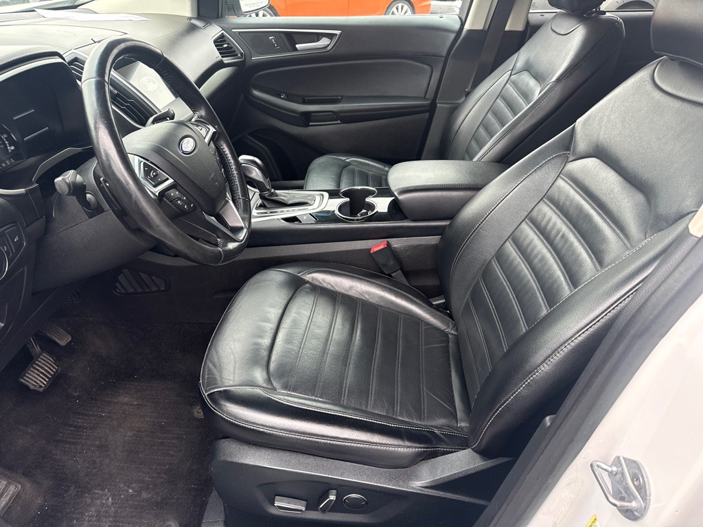 2017 Ford Edge Image 5