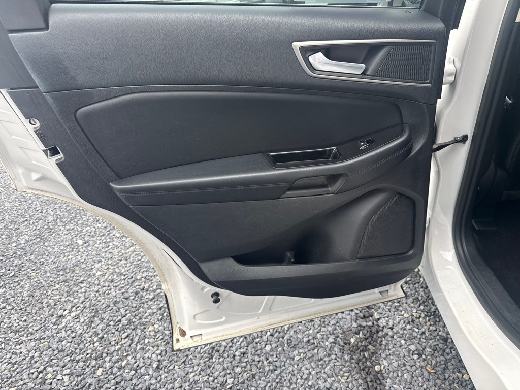 2017 Ford Edge Image 10