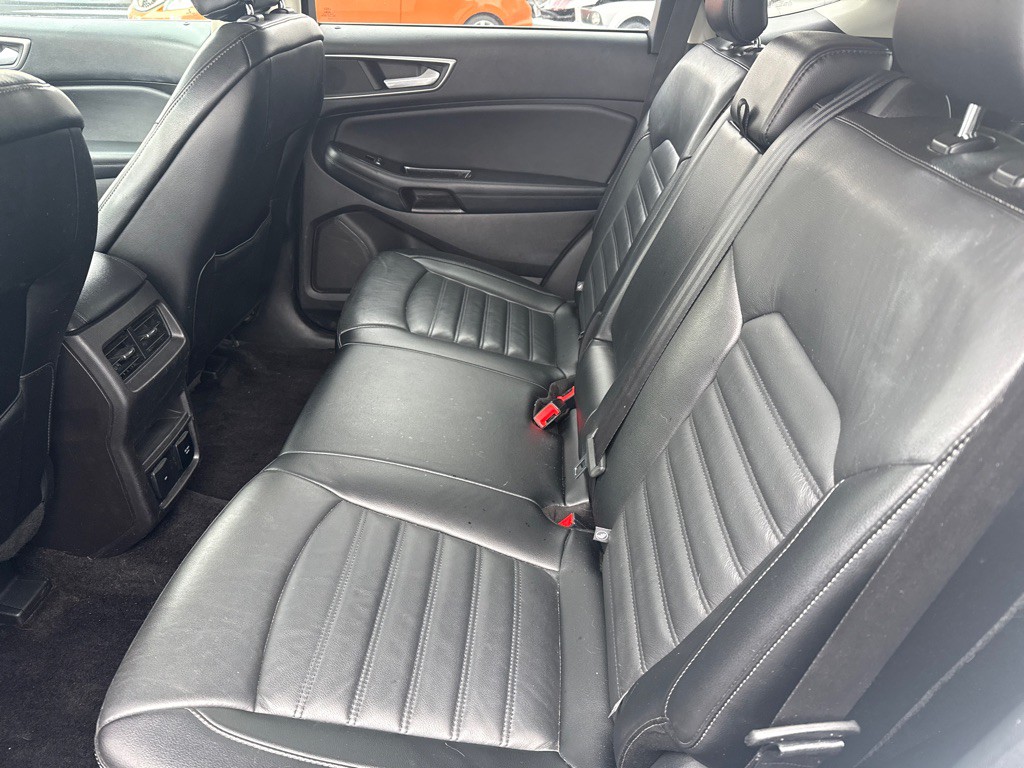 2017 Ford Edge Image 11