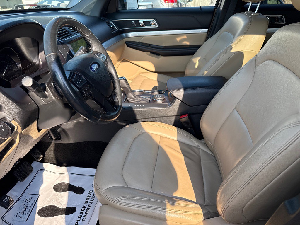 2017 Ford Explorer Image 8