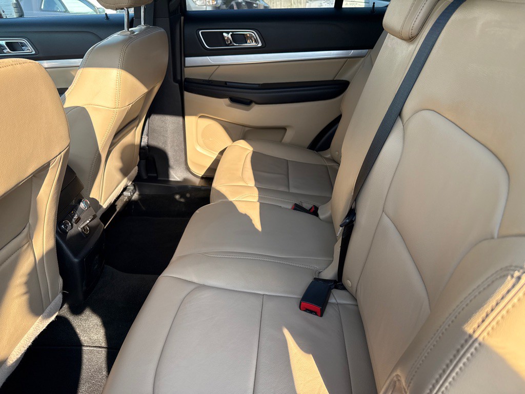 2017 Ford Explorer Image 14
