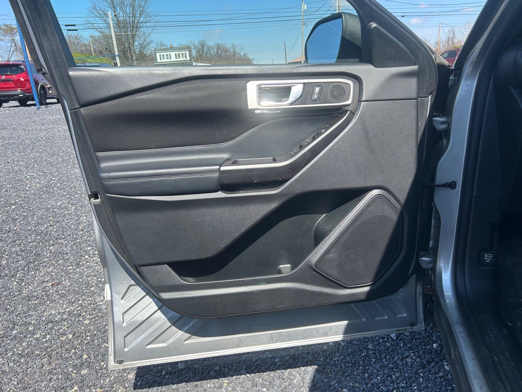 2020 Ford Explorer Image 3