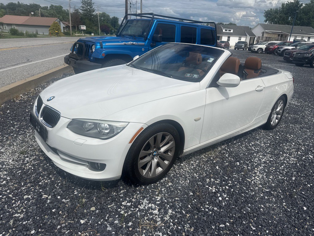 2012 BMW 3 Series Image 2