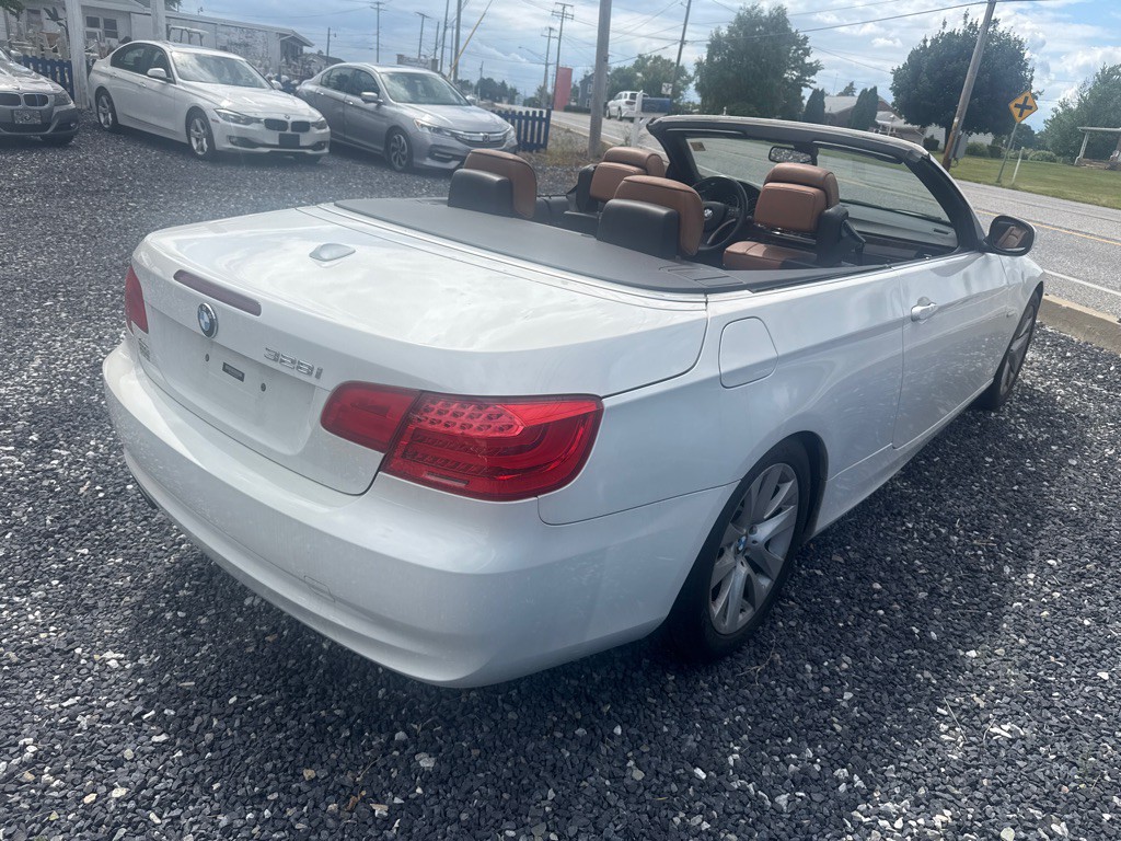 2012 BMW 3 Series Image 7