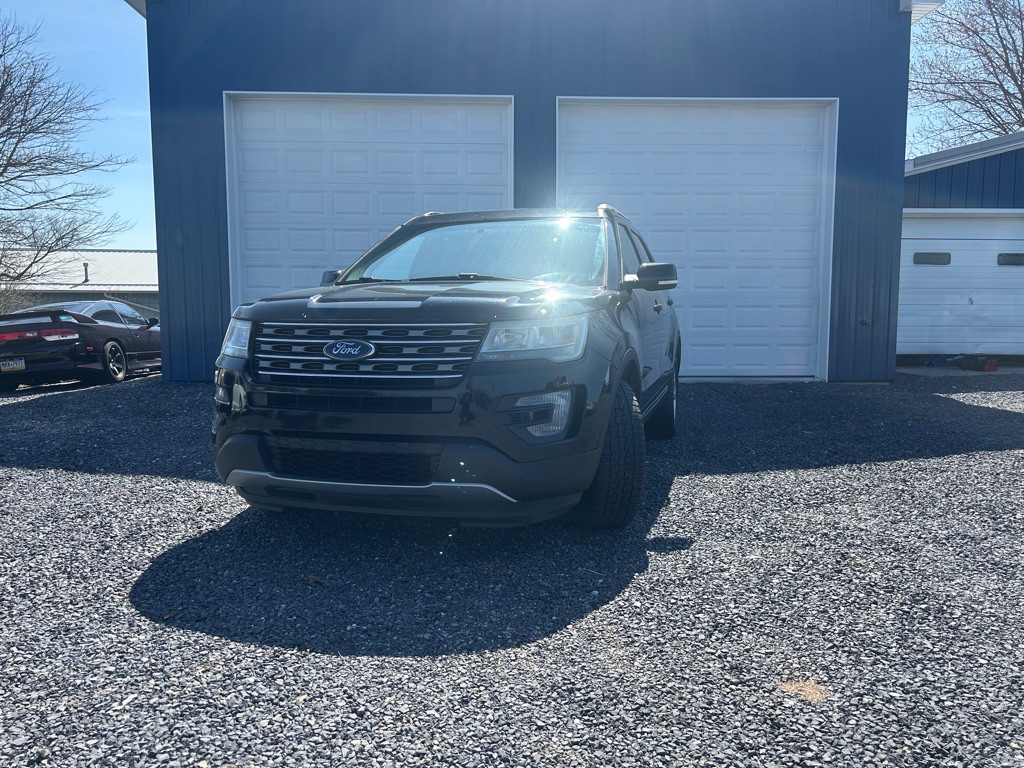 2016 Ford Explorer Image 1
