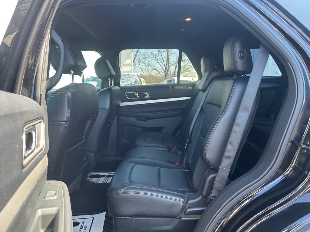 2016 Ford Explorer Image 9