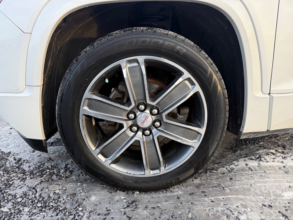 2017 GMC Acadia Image 2