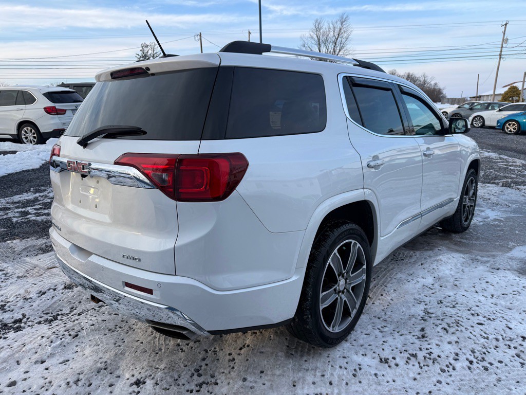 2017 GMC Acadia Image 25