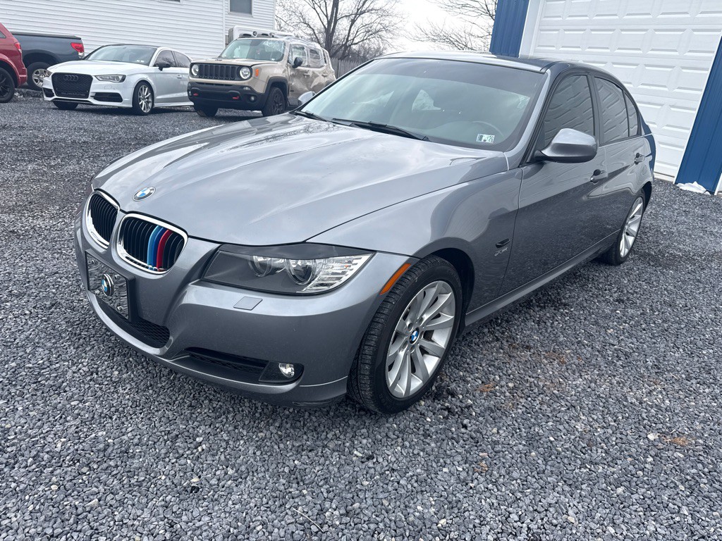 2011 BMW 3 Series Image 1