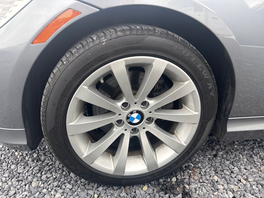 2011 BMW 3 Series Image 3