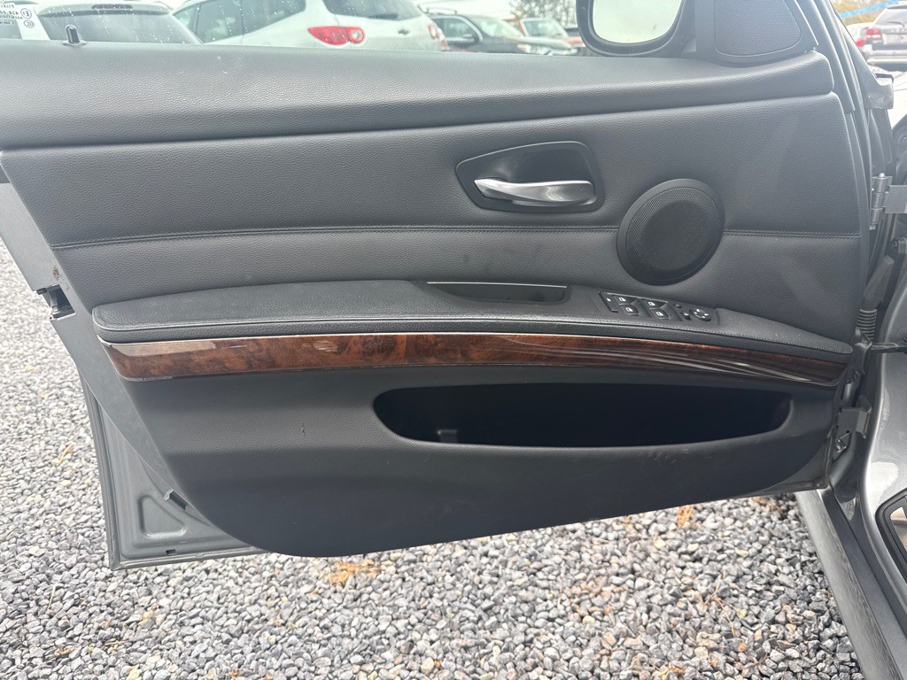 2011 BMW 3 Series Image 5