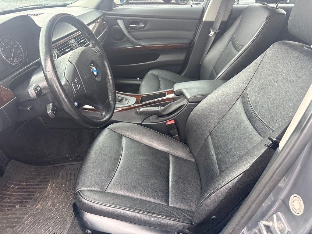 2011 BMW 3 Series Image 6