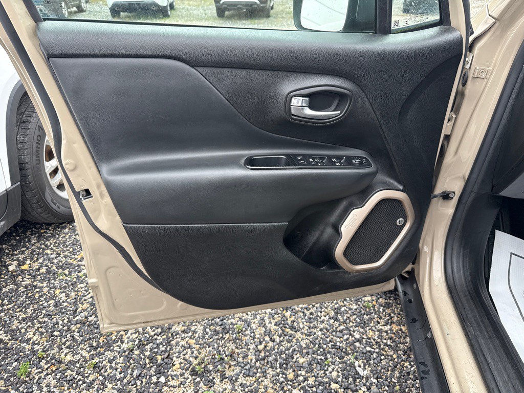 2017 Jeep Renegade Image 5