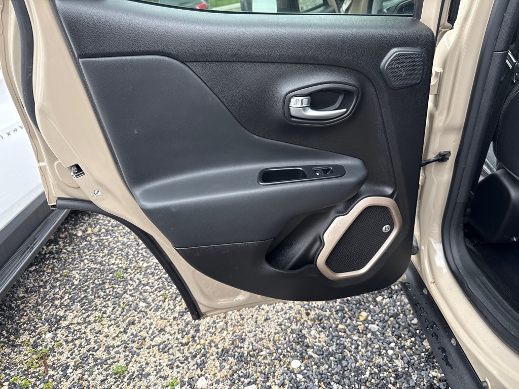 2017 Jeep Renegade Image 11