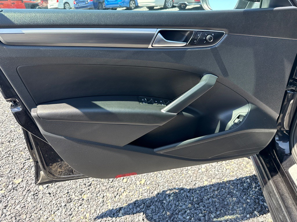 2017 Volkswagen Passat Image 4