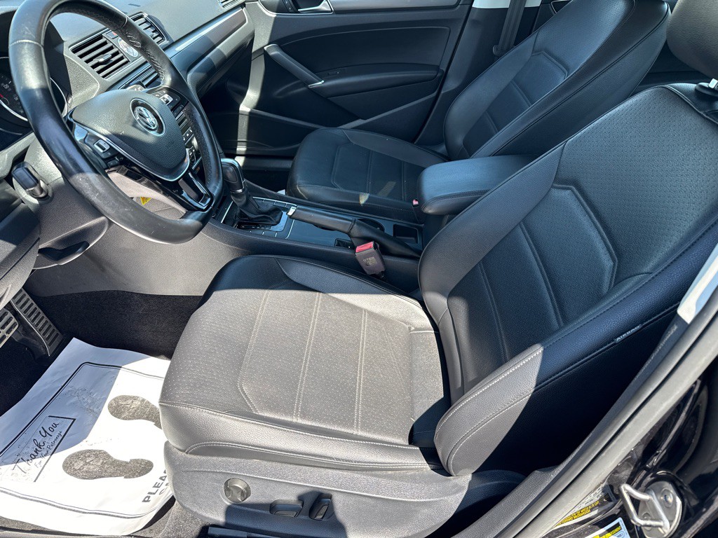 2017 Volkswagen Passat Image 6