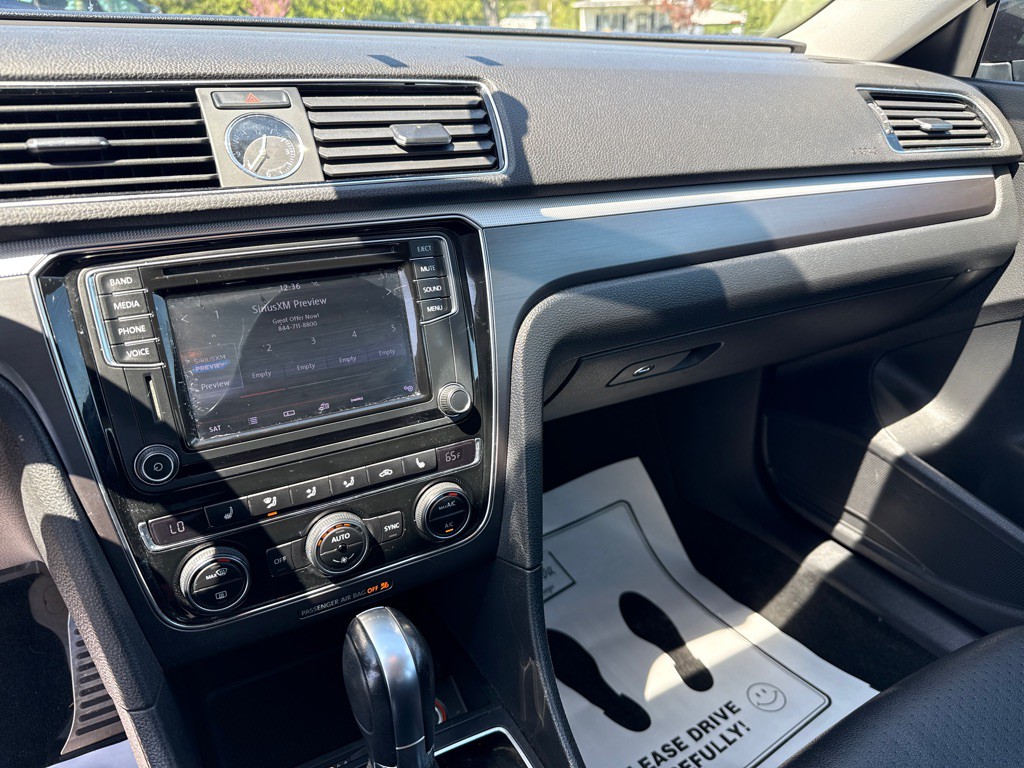 2017 Volkswagen Passat Image 8