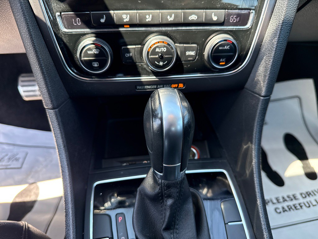 2017 Volkswagen Passat Image 9