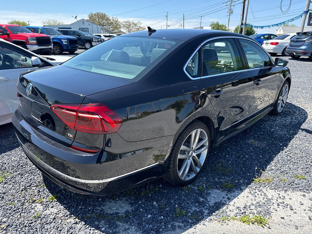 2017 Volkswagen Passat Image 14