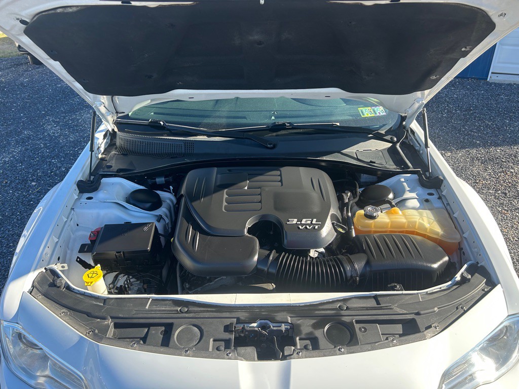 2018 Chrysler 300 Image 2