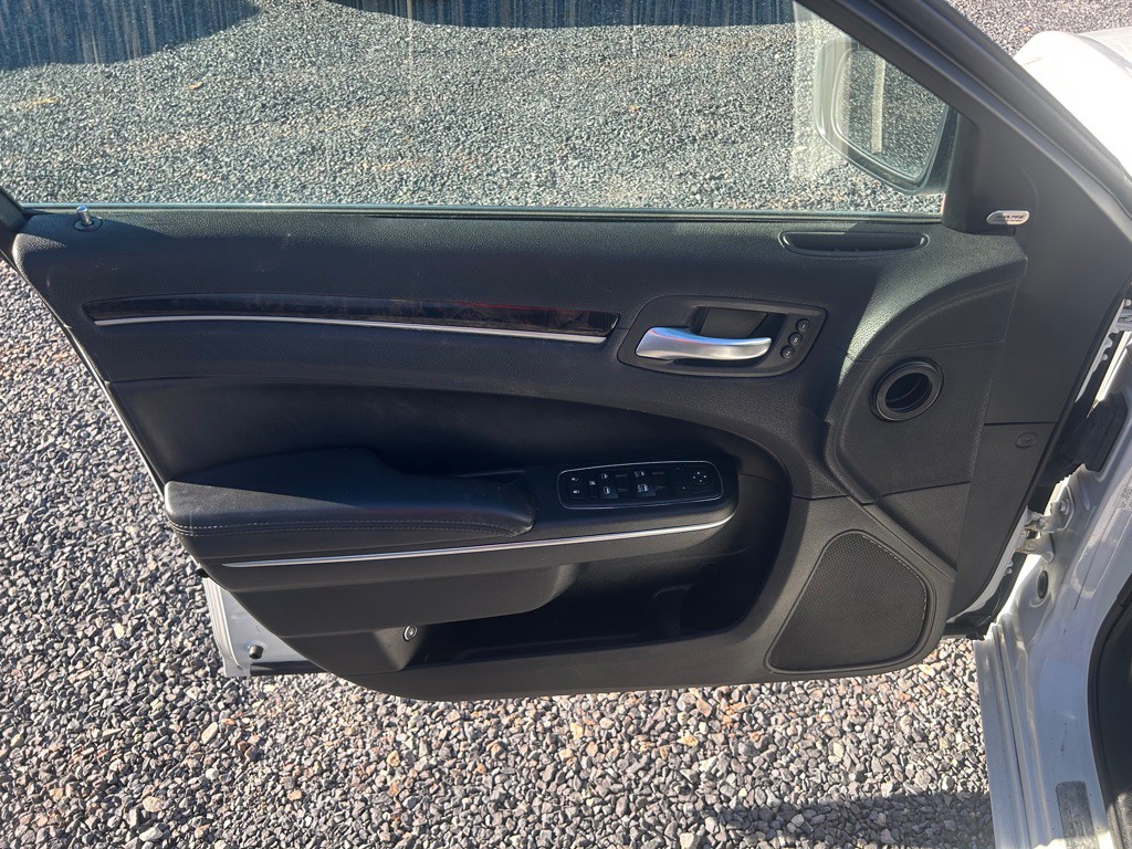 2018 Chrysler 300 Image 3