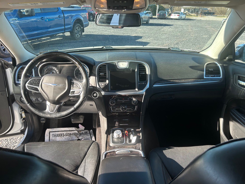 2018 Chrysler 300 Image 5